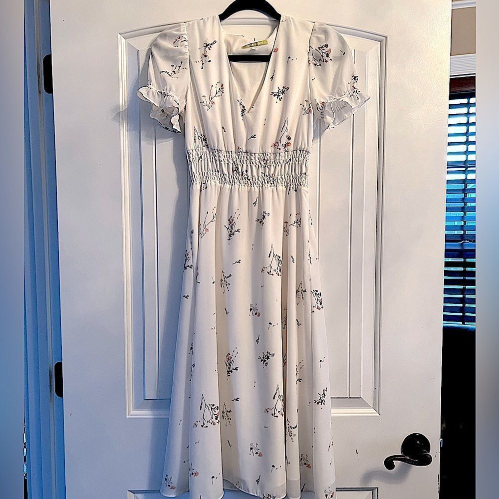 Gianni Bini dress white with floral pattern